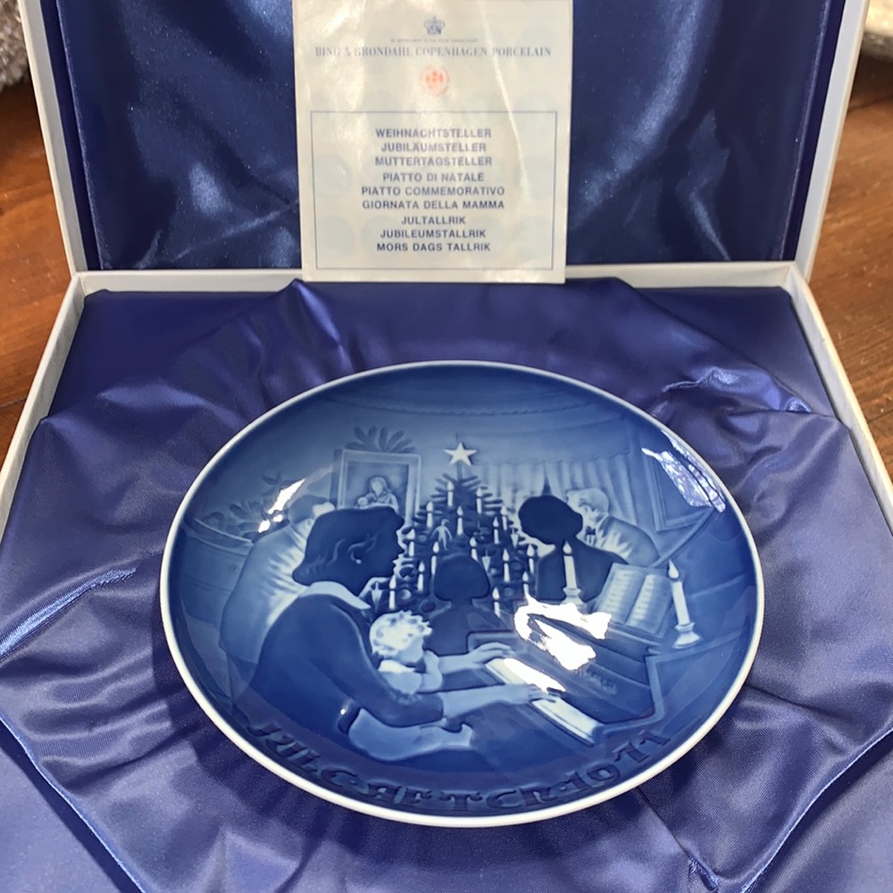 Vintage Bing & Grondahl "Christmas at Home" 1971 Limited Edition Porcelain Plate